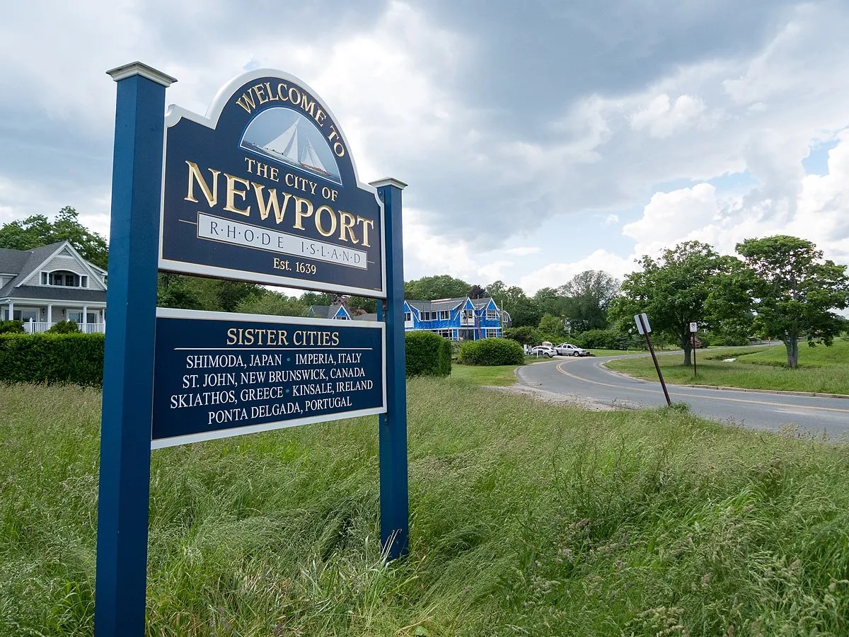 Newport_Rhode_Island_sign.jpg